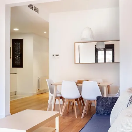 Akira Flats Urgell * Barcelona
